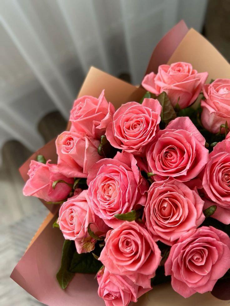 Corporate meeting room with carefully timed floral arrangements that maintain elegance throughout business hours